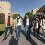 El presidente Fernández Mañueco por las calles de Ávila junto a Carlos García, Héctor Palencia, Sonsoles Sánchez Reyes y Alicia García