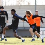 Vinicius y Modric, en un entrenamiento del Real Madrid