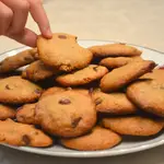 Detalle de un plato de galletas caseras