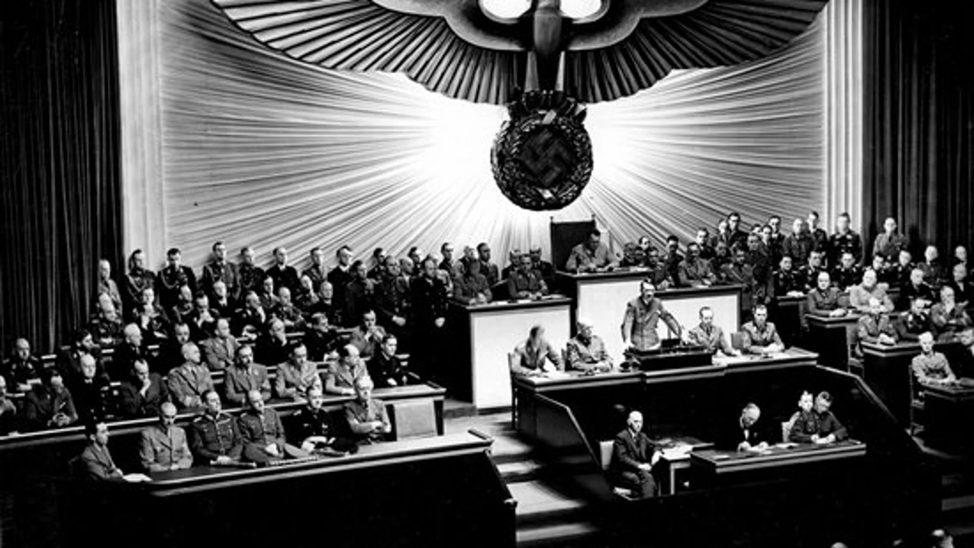 Hitler, el 11 de diciembre de 1941, ante el Reichstag anunciando la declaración de guerra a los Estados Unidos