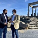 El presidente del PP de Ávila, Carlos García, y el presidente del PPCyL, Alfonso Fernández Mañueco