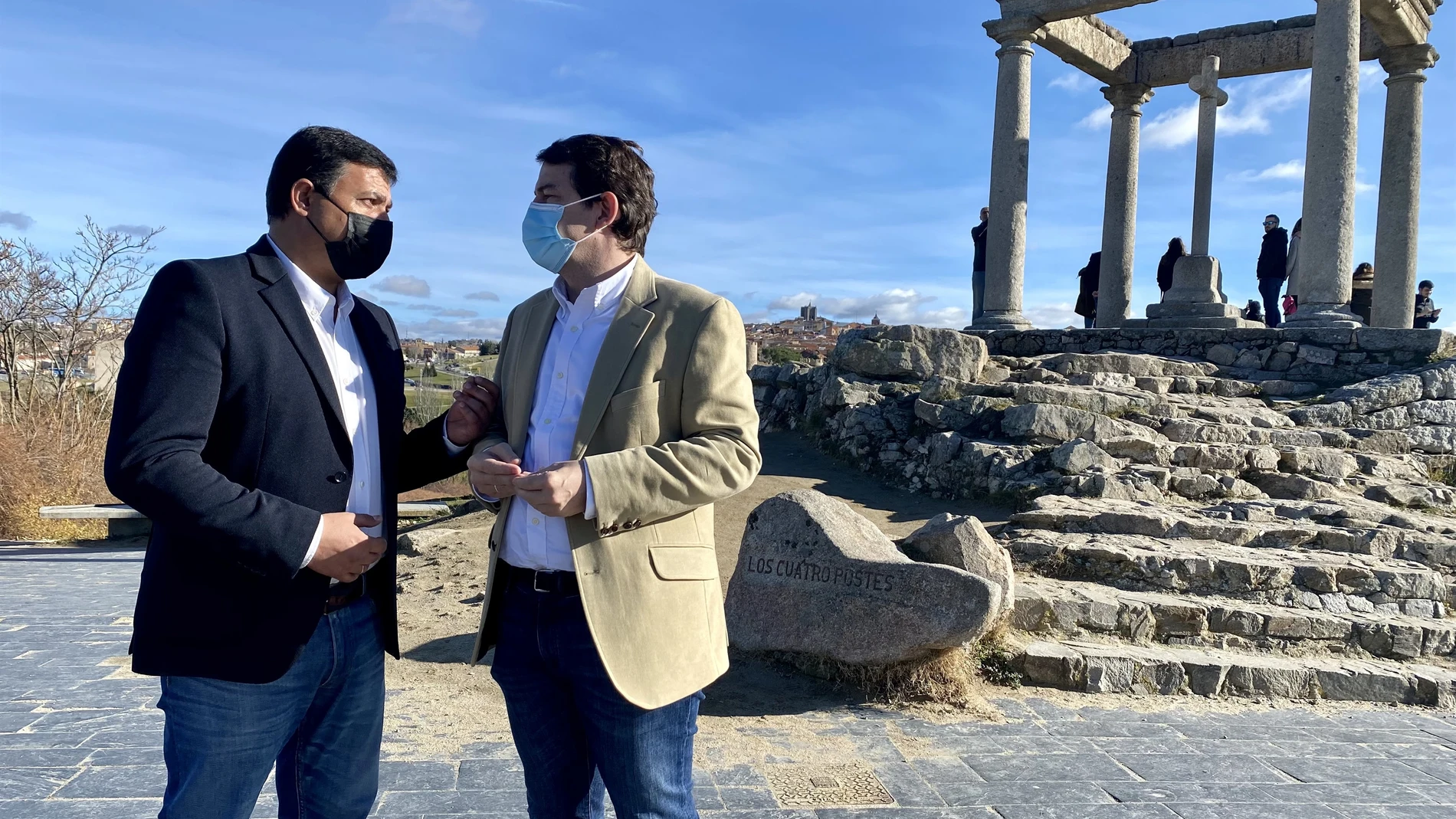 El presidente del PP de Ávila, Carlos García, y el presidente del PPCyL, Alfonso Fernández Mañueco