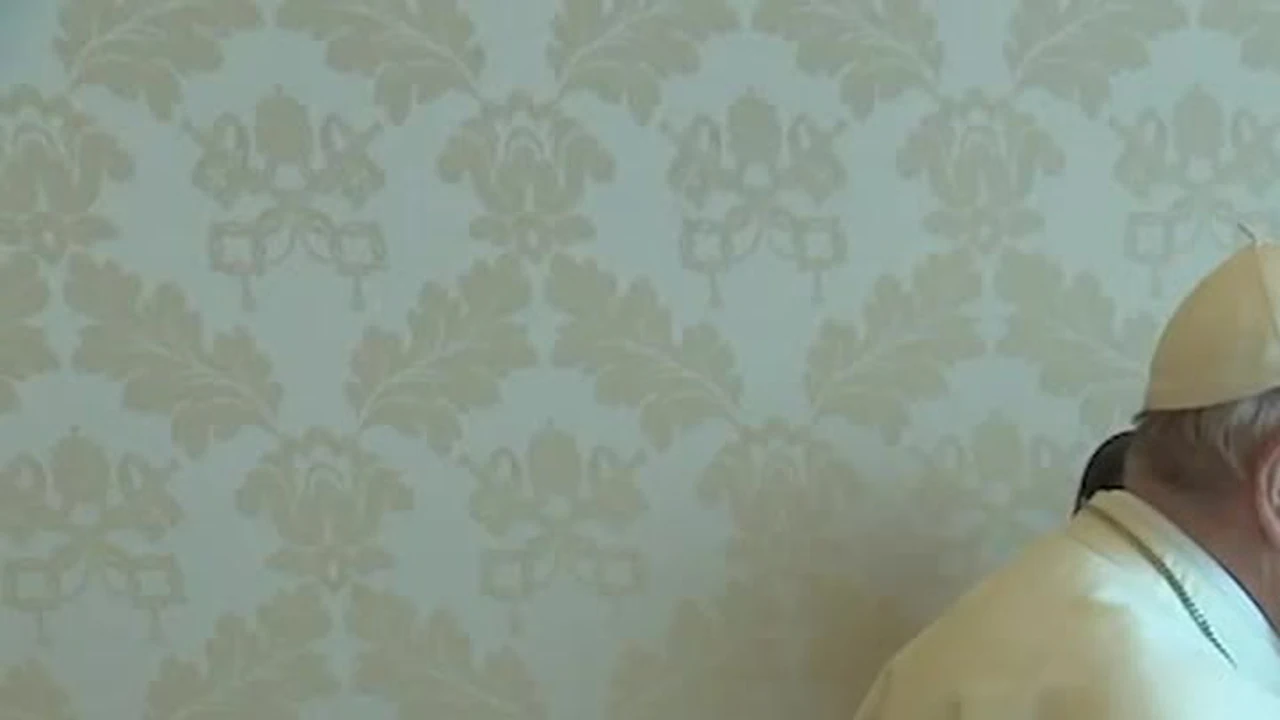 Negro sobre blanco y sin mantilla: los detalles de la visita de Yolanda Díaz al Papa