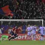 Los jugadores de Osasuna celebran un gol ante el Barcelona