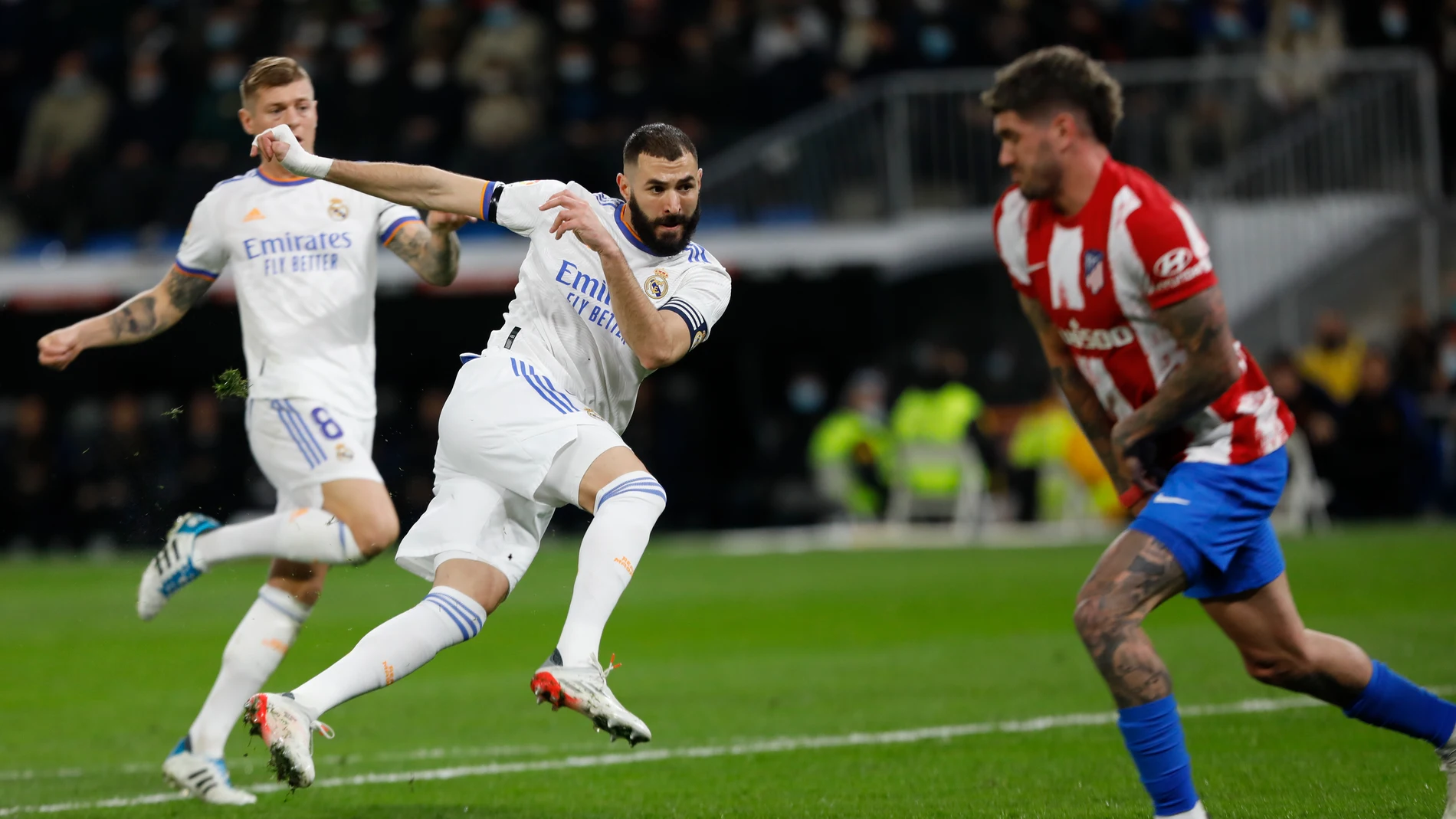 Benzema marcó un gran gol para el Real Madrid