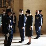 Canberra (Australia), 13/12/2021.- South Korean President Moon Jae-in and First Lady Kim Jung-sook pause after laying a wreath at the tomb of the unknown soldier during a visit to the Australian War Memorial, Canberra, Australia, 13 December 2021. President Moon Jae-in is on a two-day offical visit to Australia. (Corea del Norte, Corea del Sur) EFE/EPA/LUKAS COCH NO ARCHIVING AUSTRALIA AND NEW ZEALAND OUT