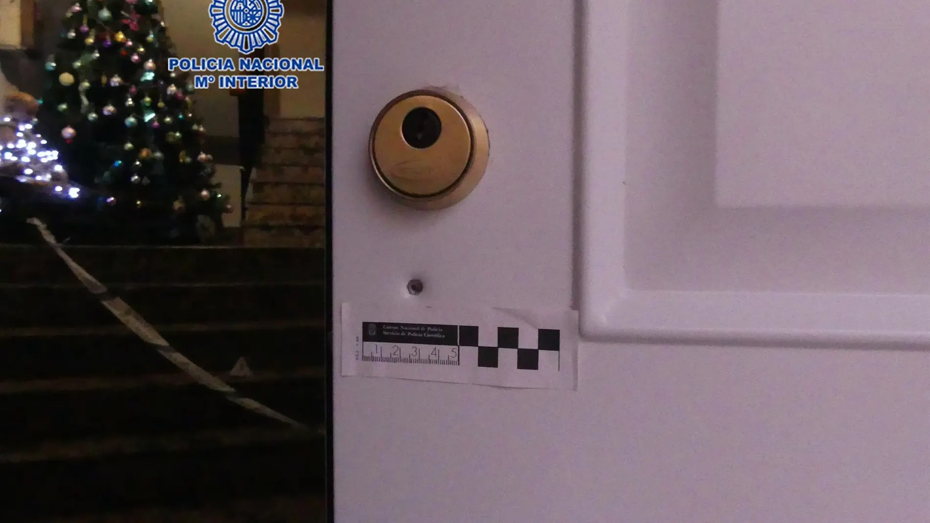 Disparo en la puerta de la casa