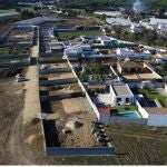 Una urbanización precintada en Barbate.JUNTA DE ANDALUCÍA