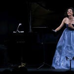 La cantante cubana Lisette Oropesa, debutando en el Teatro de la Zarzuela, disfruta del aplauso del público