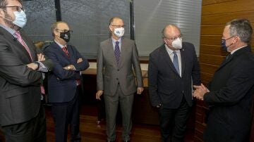 El presidente de las Cortes de Castilla y León, Luis Fuentes, y el máximo mandatario del CESCyL, Enrique Cabero, participan en una jornada con motivo del 30 aniversario de la institución