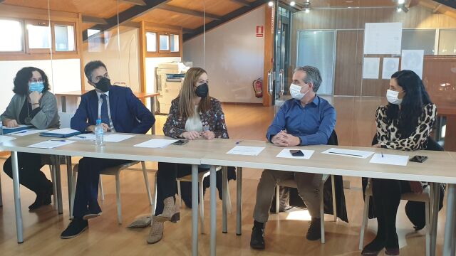Virginia Barcones durante la firma del convenio en la localidad abulense de Arenas de San Pedro