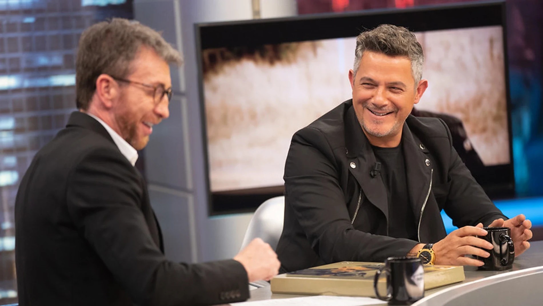 Alejandro Sanz con Pablo Motos en El Hormiguero