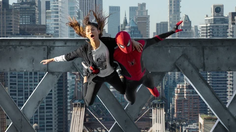 Fotograma donde aparece Tom Holland como Spider-Man y Zendaya como MJ.