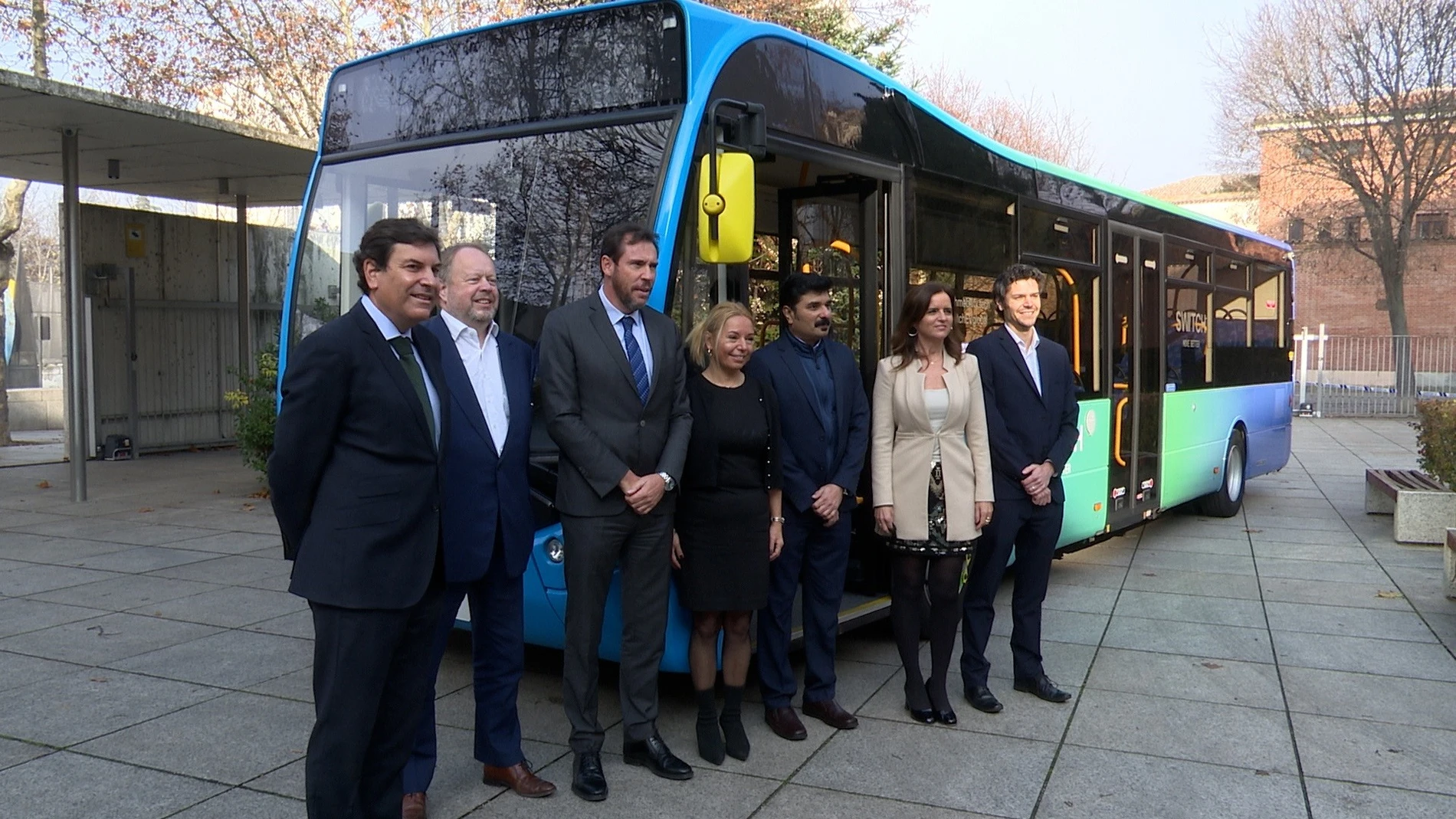 Directivos de Switch Mobility junto a las autoridades asistentes a la presentación del proyecto de fábrica de autobuses en Valladolid.EUROPA PRESS15/12/2021