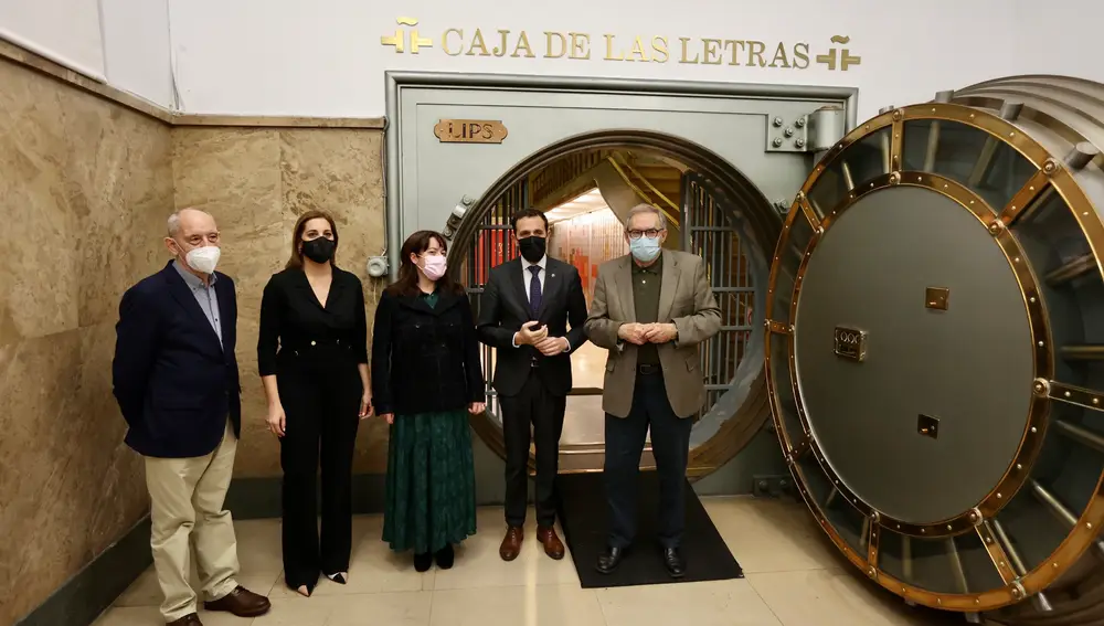 La delegación vallisoletana en el Instituto Cervantes antes de recibir el galardón