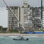 Aún no se ha decidido qué hacer en el solar que deja el edificio derrumbado en Miami