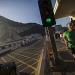 Ambiente en Gibraltar dos dias antes de la entrada oficial del Brexit Ciudadanos de La Linea entran por la fontera a trabajar en Gibraltar © Alberto R. Roldan MADRID 30/01/2020