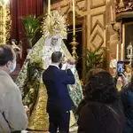 Imagen del besamanos de la Macarena hoy jueves en Sevilla