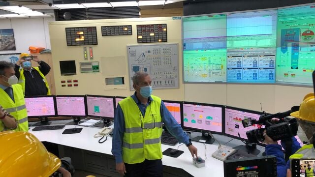 La desconexión definitiva de la central térmica Litoral de Endesa en Carboneras (Almería) se ha producido este jueves