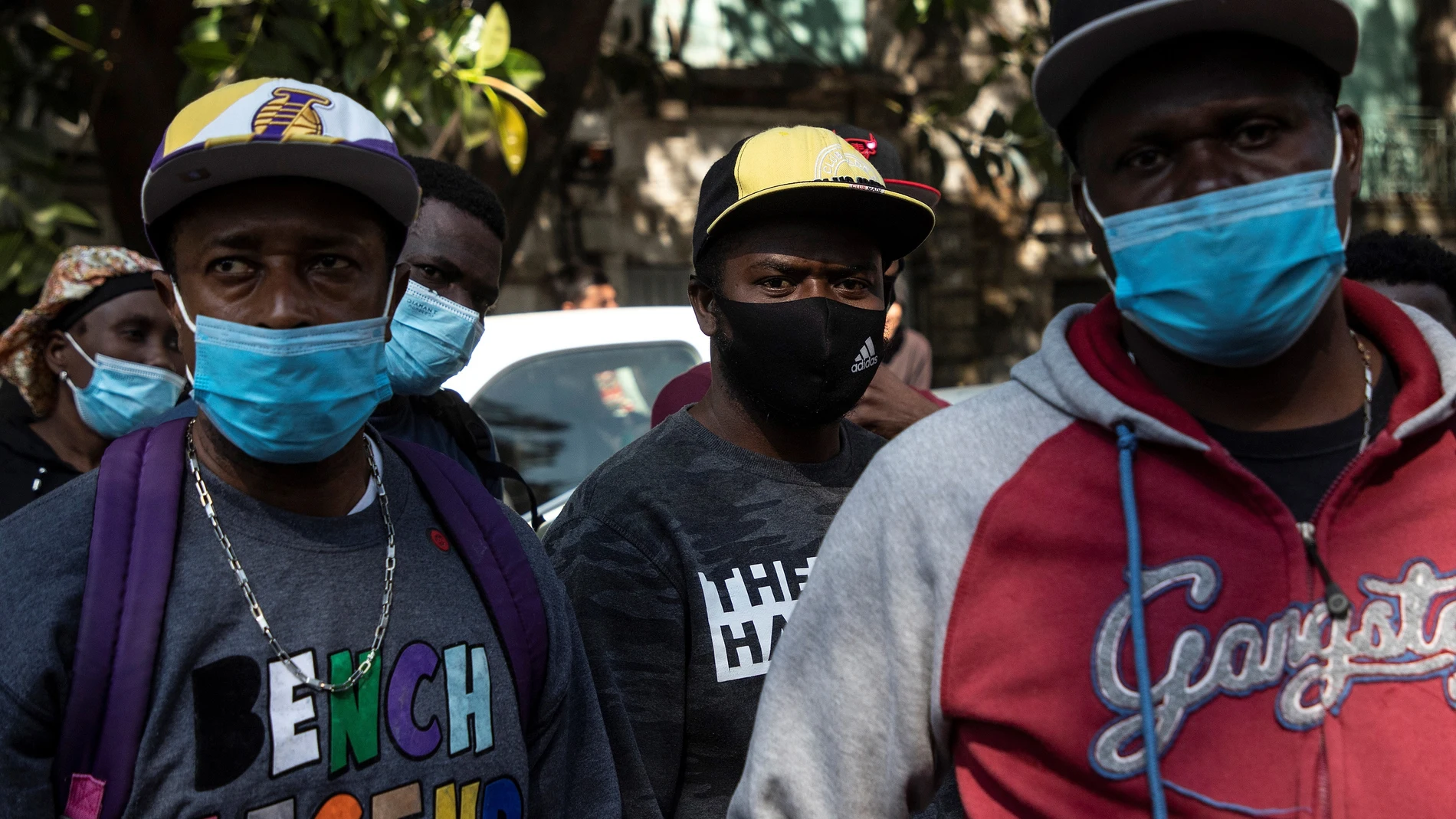 -FOTODELDIA- MEX1117. CIUDAD DE MÉXICO (MÉXICO), 16/12/2021.- Migrantes centroamericanos participan en una manifestación para exigir libre tránsito hacia la frontera norte hoy, en el centro histórico en la Ciudad de México (México). Representantes de una caravana migrante, que recorre México con rumbo a Estados Unidos, llegaron a un acuerdo este jueves con la Secretaría de Gobernación (Interior) para regularizar a sus cerca de 500 integrantes y permitir el paso hacia el norte a quienes deseen continuar su ruta. EFE/Madla Hartz