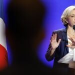 La candidata conservadora y presidenta de la región parisina, Valérie Pécresse, se ha convertido en la principal amenaza para la reelección de Emmanuel Macron