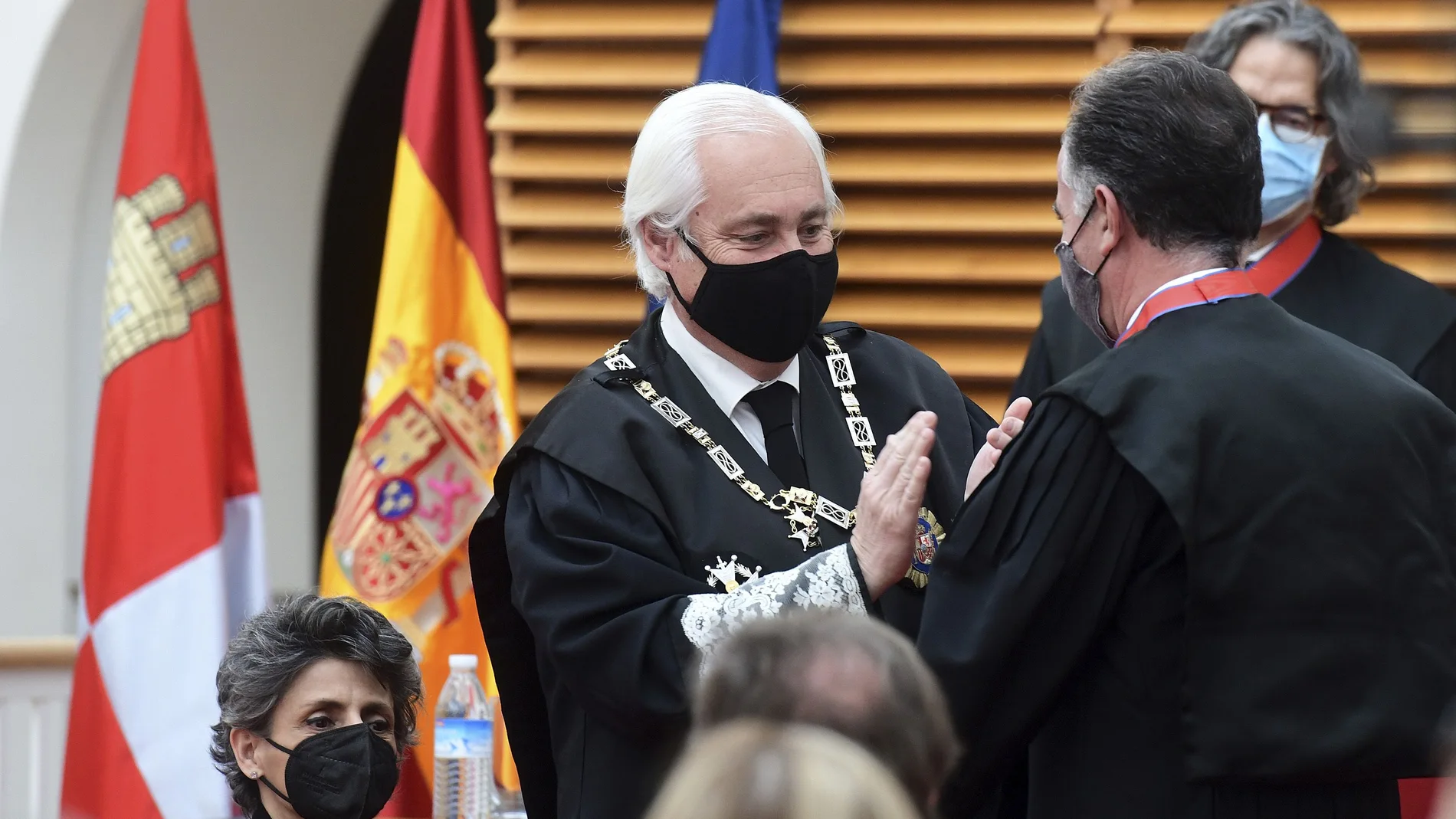 Acto de imposición de la Cruz Distinguida de 1ª Clase de la Orden de San Raimundo de Peñafort al presidente de la Audiencia Provincial de Burgos, Mauricio Muñoz