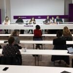 MADRID, 17/12/2021.- La secretaria general de Podemos, Ione Belarra (3i), asiste a la inauguración de la reunión del Consejo Ciudadano Estatal de Podemos que se celebra en Madrid, este viernes.