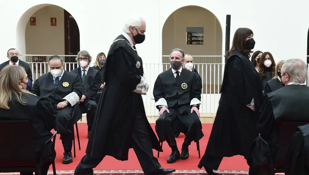 Acto de imposición de la Cruz Distinguida de 1ª Clase de la Orden de San Raimundo de Peñafort al presidente de la Audiencia Provincial de Burgos, Mauricio Muñoz