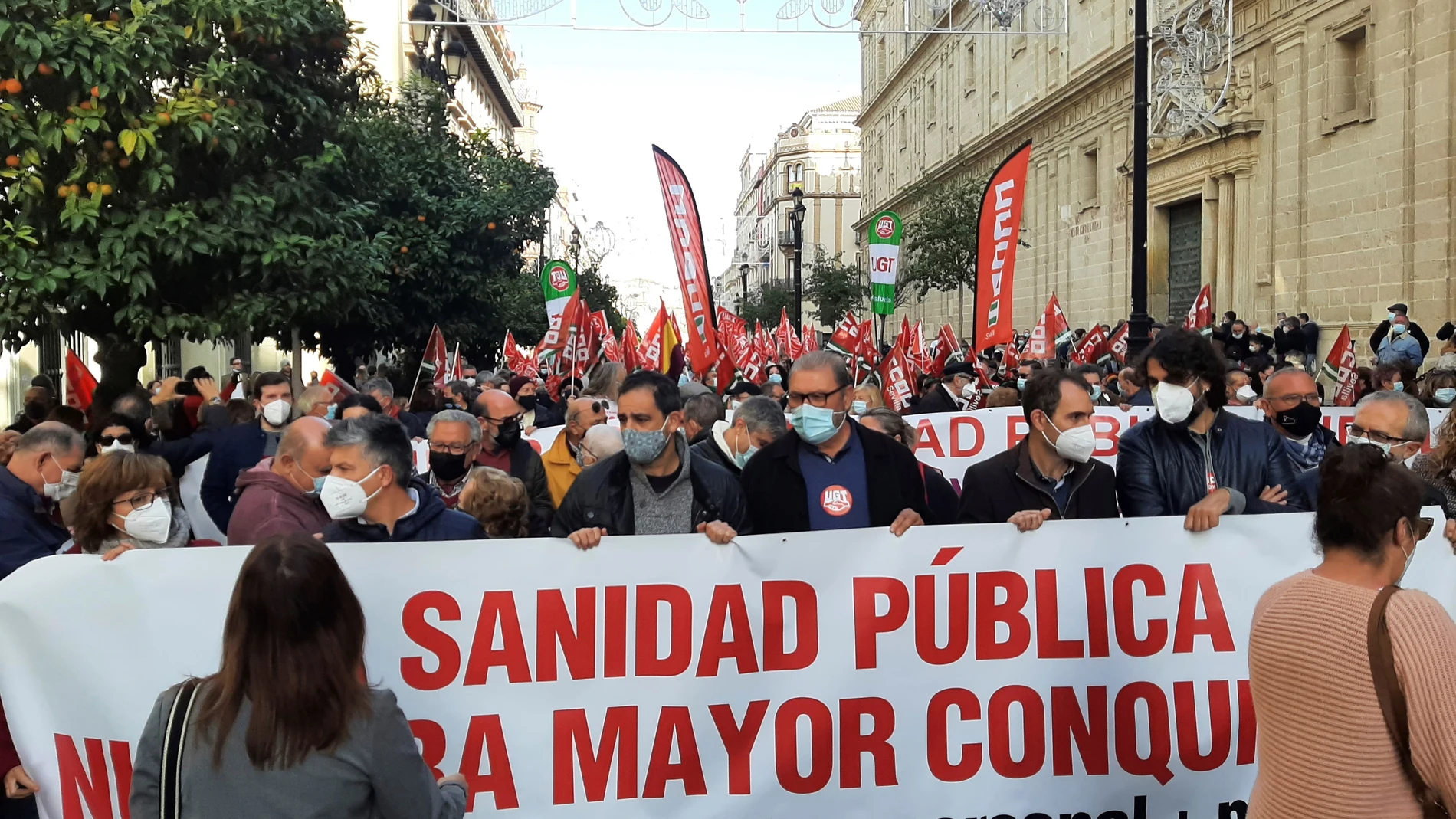 Más de mil personas se han manifestado en Sevilla en defensa de la sanidad pública
