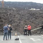 El volcán de Cumbre Vieja, en La Palma, cumple este domingo tres meses desde que entrara en erupción el pasado domingo, 19 de septiembre, aunque desde la noche del lunes pasado su actividad ha cesado. En la imagen, una de las coladas en la localidad de La Laguna.