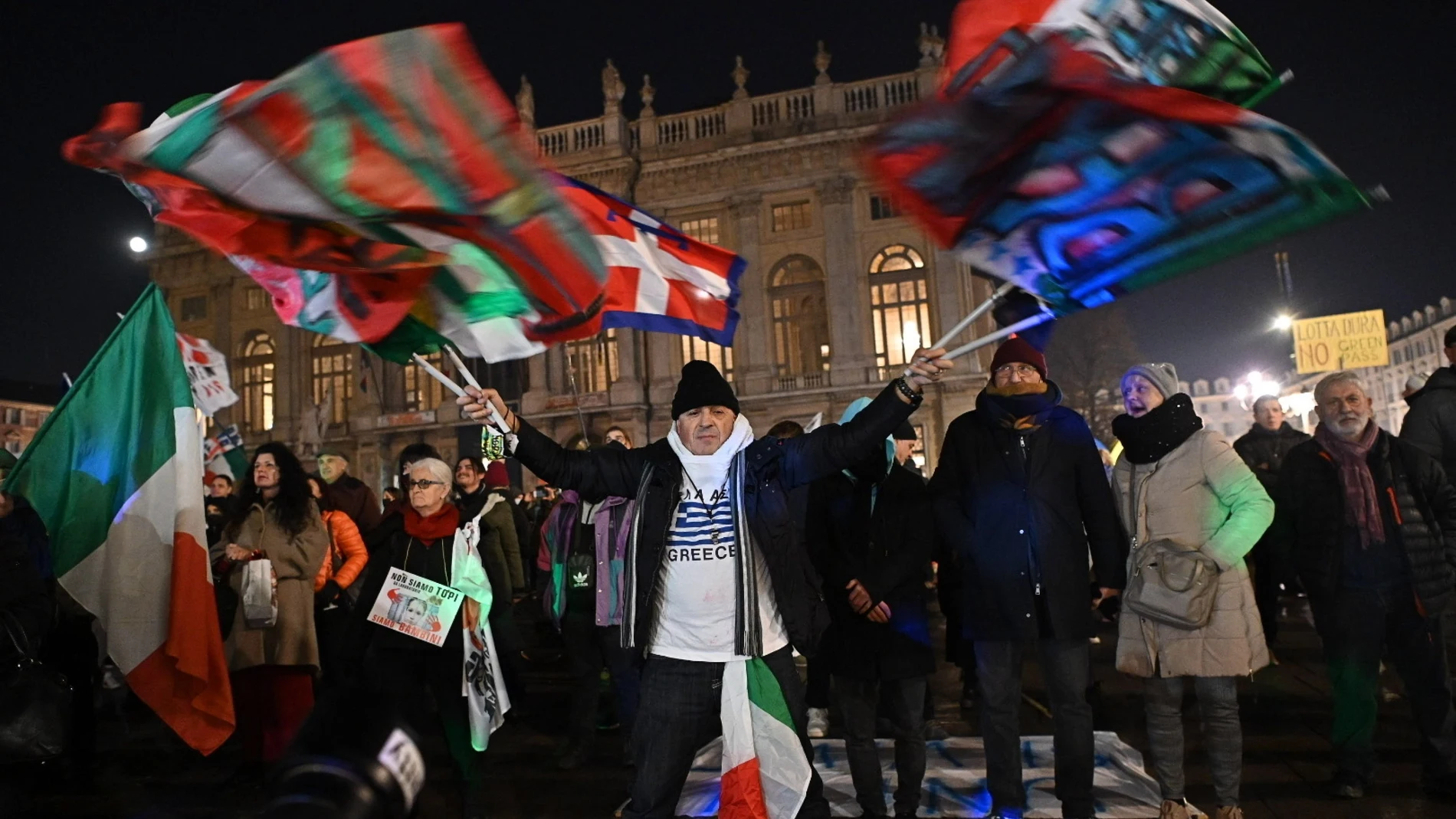 Protestas contra el certificado de vacunación en Turín, Italia