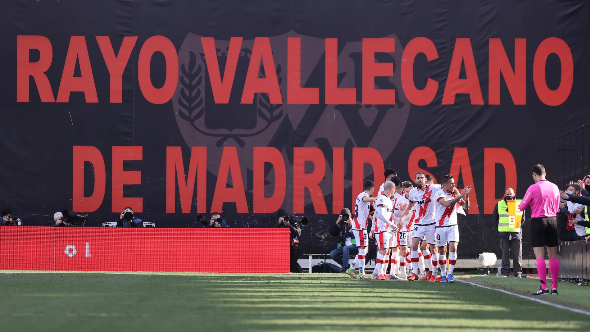 Un brote de covid-19 ha dejado al Rayo Vallecano con solo ocho jugadores disponibles.