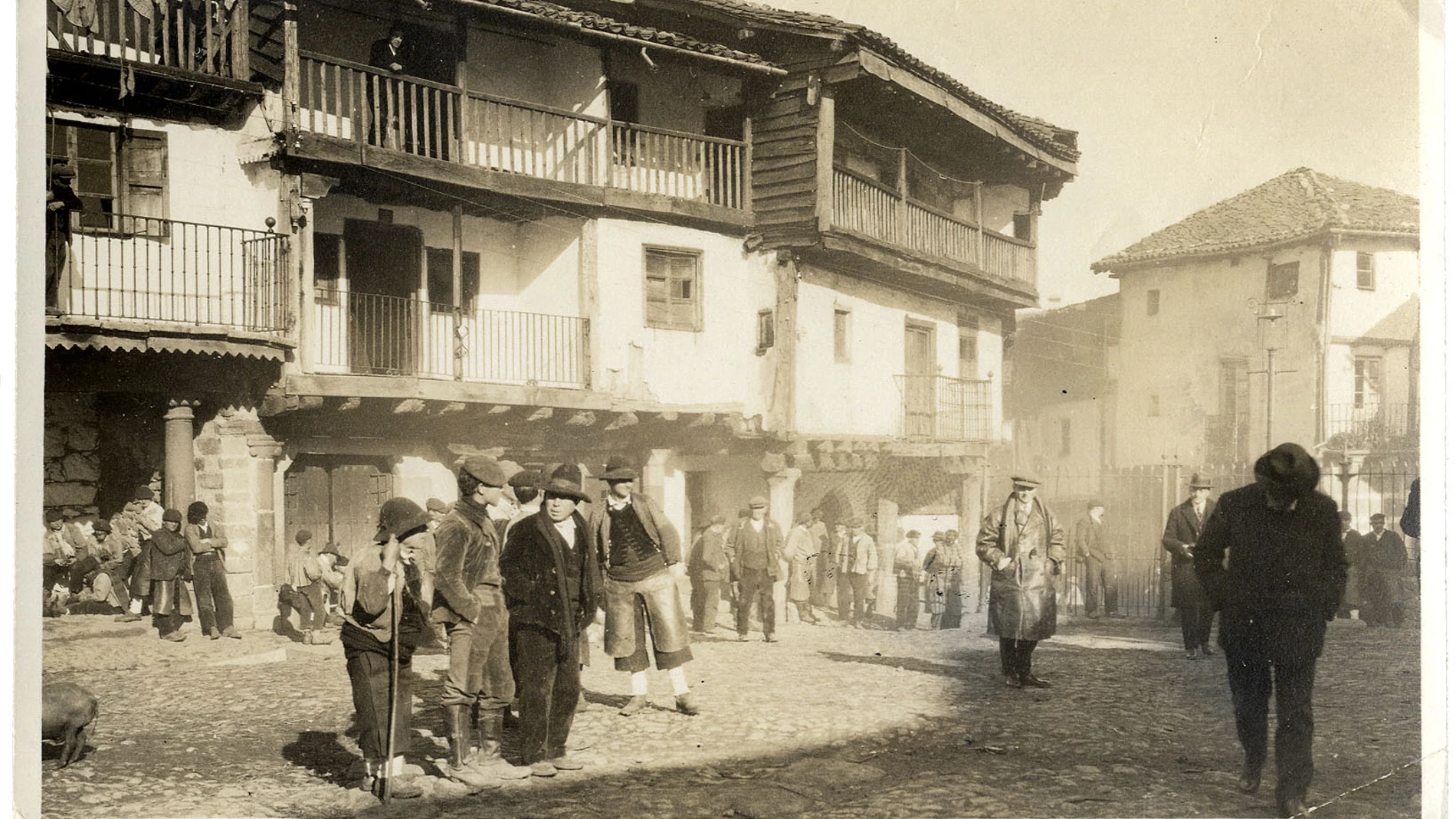 Miguel de Unamuno paseando por las calles de La Alberca a finales del siglo XIX