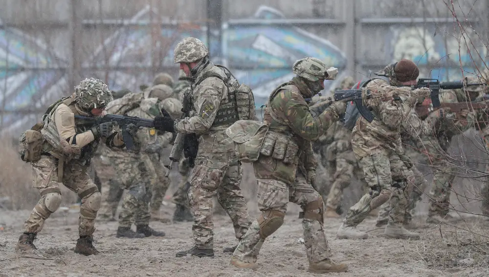 Ejercicios militares de las tropas ucranias en Kiev, Ucrania. EFE/EPA/SERGEY DOLZHENKO