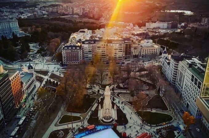 Vista aérea de la pista de hielo en Plaza de España