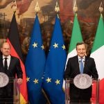 El canciller alemán, Olaf Scholz, visita al primer ministro italiano, Mario Draghi, este lunes en Roma