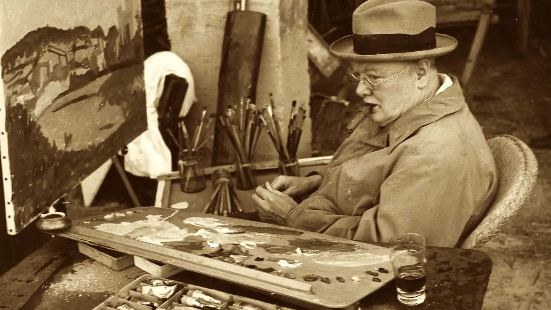 Winston Churchill pintando en la localidad de Lourmarin, en 1948