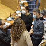Pilar Lima, Vicent Soler, Fran Ferri y otros diputados en el pleno de Les Corts que debate los Presupuestos de 2022