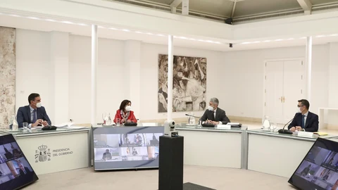 MADRID, 21/12/2021.-El jefe del Ejecutivo, Pedro Sánchez, preside la reunión del Patronato de la Fundación Centro para la Memoria de las Víctimas del Terrorismo, a la que han asistido los ministros de Defensa Margarita Robles, el ministro del Interior Fernando Grande Marlaska o el ministro de Presidencia, Relaciones con las Cortes y Memoria Democrática Félix Bolaños, ya la ministra de Política Territorial y portavoz del Gobierno Isabel Rodríguez.