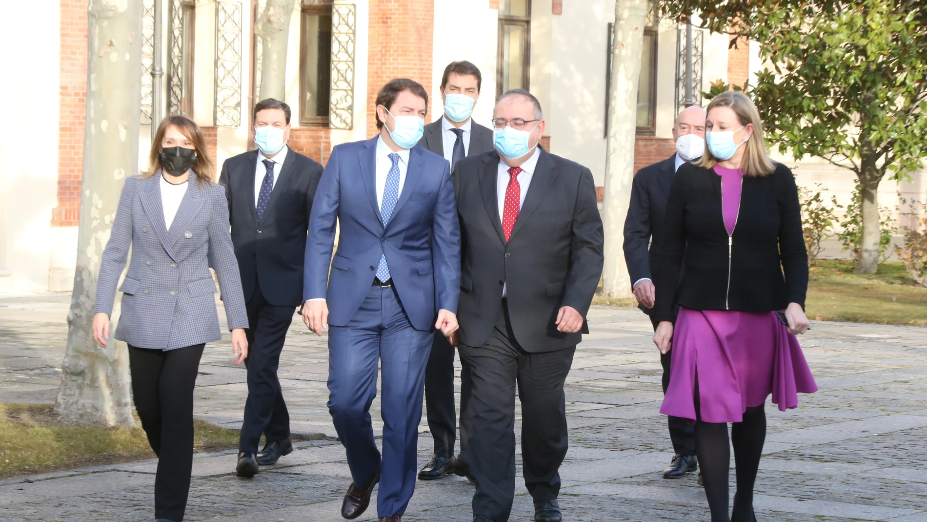 El presidente de la Junta, Alfonso Fernández Mañueco, junto a los nuevos consejeros de Castilla y León