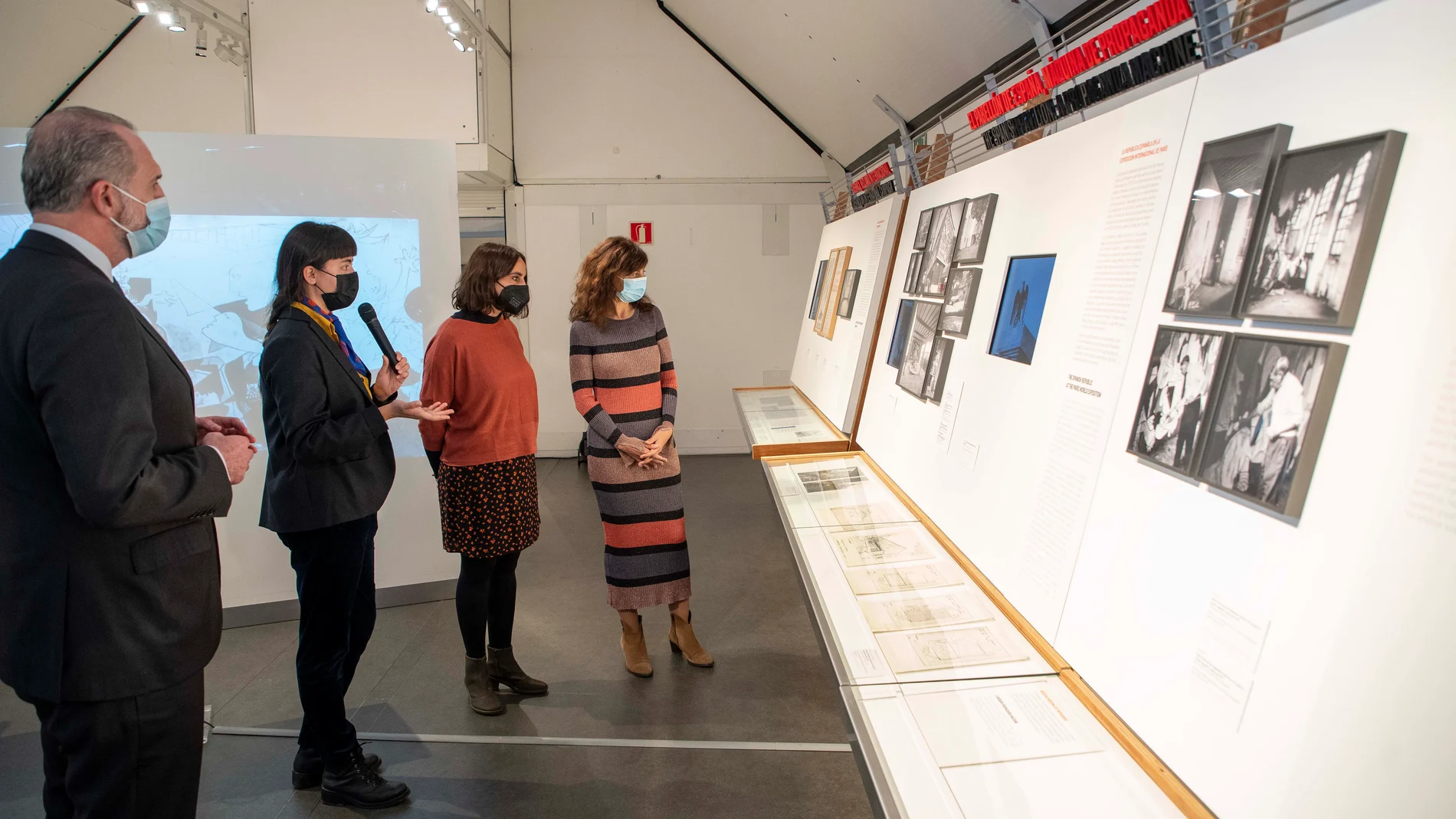 La Fundación 'La Caixa', el Museo Reina Sofía y el Ayuntamiento de Valladolid presentan la exposición "Picasso. El Viaje del Guernica", en la Plaza de San Pablo de Valladolid