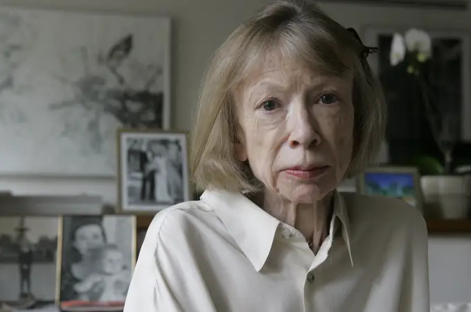 De Joan Didion a Almudena Grandes: estos son los grandes escritores que fallecieron en 2021