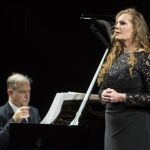 La soprano Eva-Maria Westbroek coincidió con el piano de Julius Drake sobre el escenario del Teatro de la Zarzuela