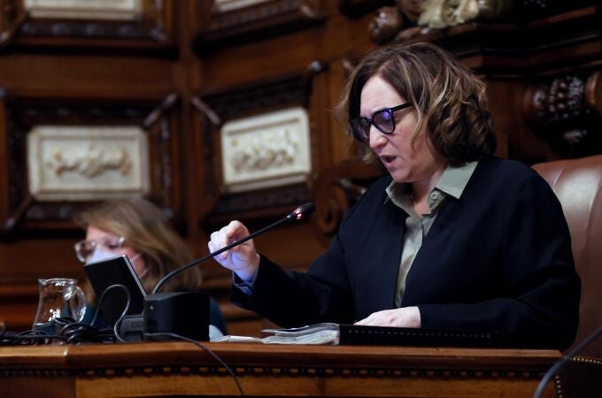 La alcaldesa Ada Colau durante el pleno del Ayuntamiento de Barcelona en el que se aprobaran los presupuestos