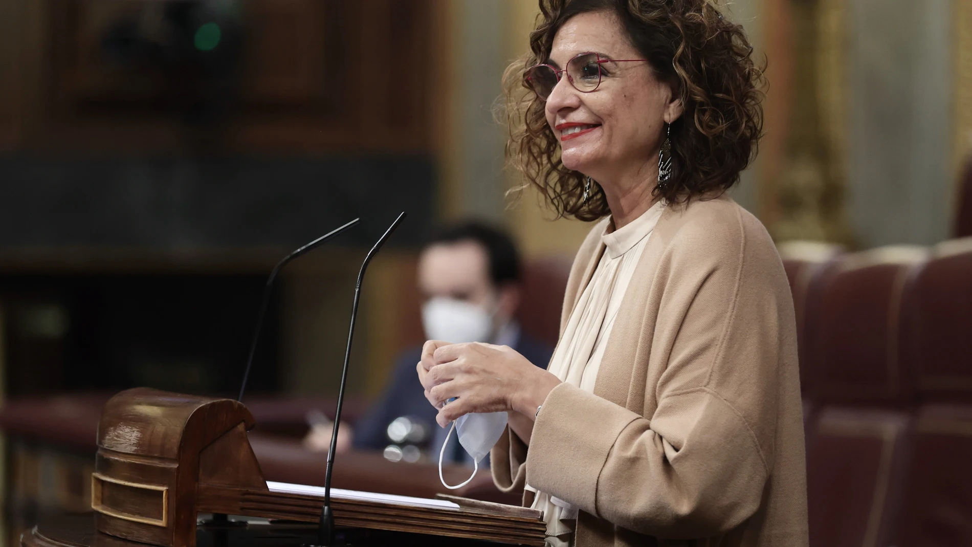 La ministra de Hacienda, Maria Jesús Montero, en un pleno del Congreso