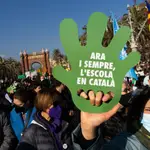 Manifestación convocada por la plataforma Somescola contra el 25% de español en las escuelas catalanas.