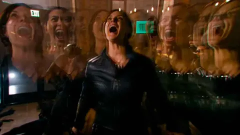 Carrie-Anne Moss y Keanu Reeves retoman sus papeles de la película original de 1999 en "Matrix Resurrections"