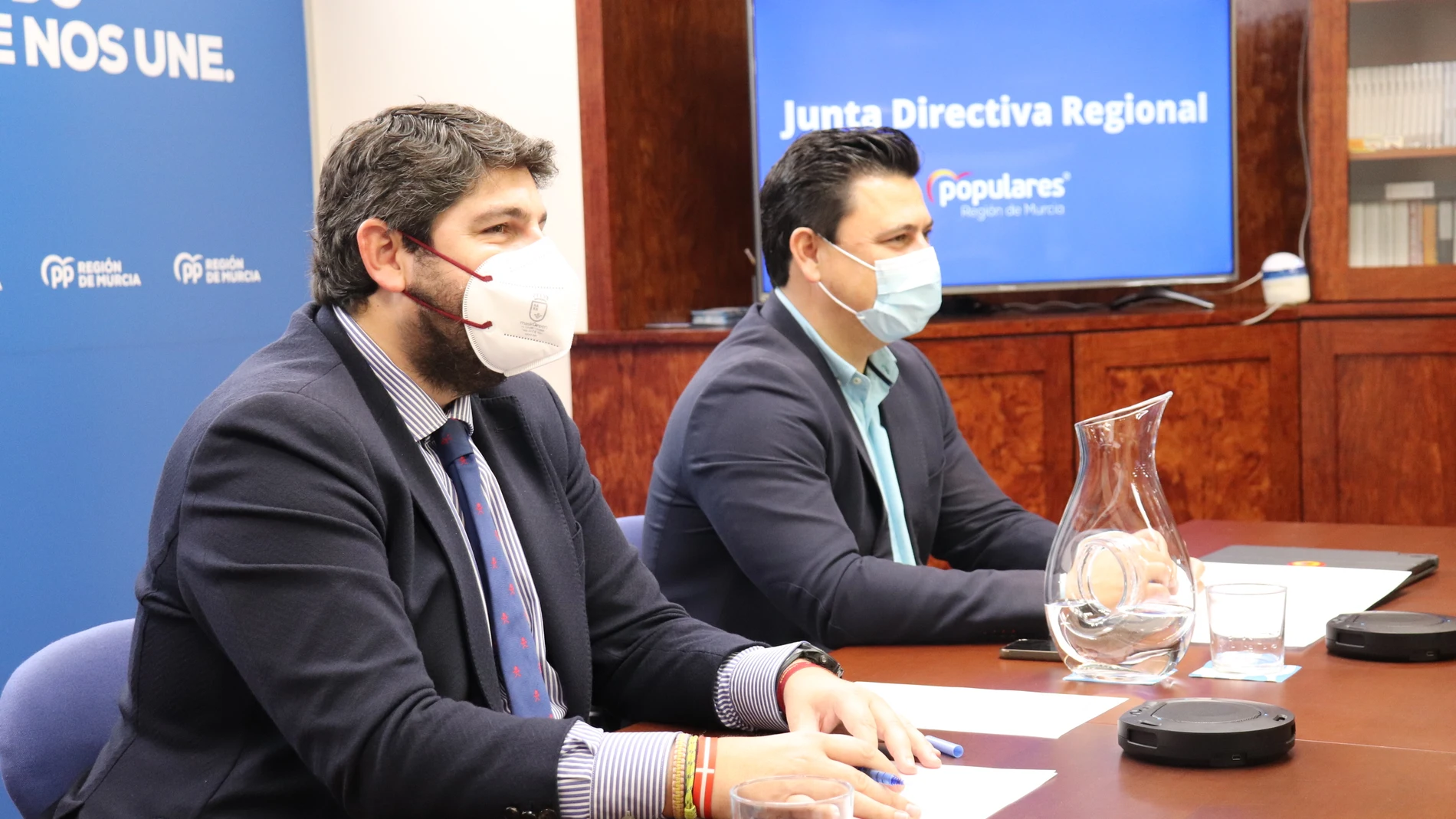 El presidente del PP murciano, Fernando López Miras, junto al secretario general de la formación, José Miguel Luengo