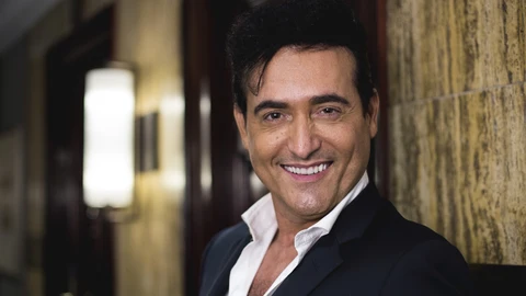 Posado del cantante Carlos Marín en Madrid