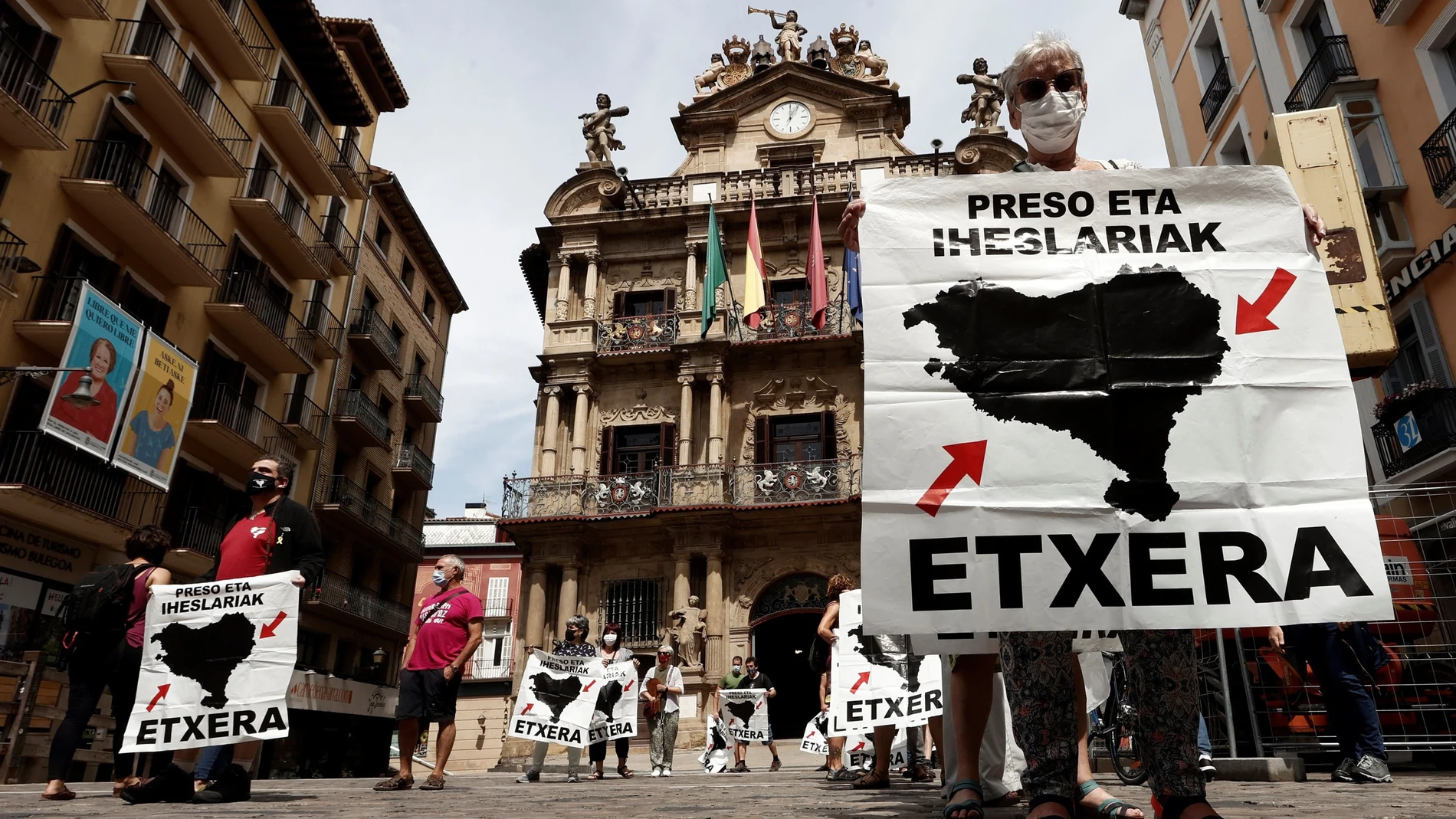 Manifestación bajo el lema "Euskal presoak etxean eta bizirik nahi ditugu" (Queremos a los presos vascos en casa y vivos